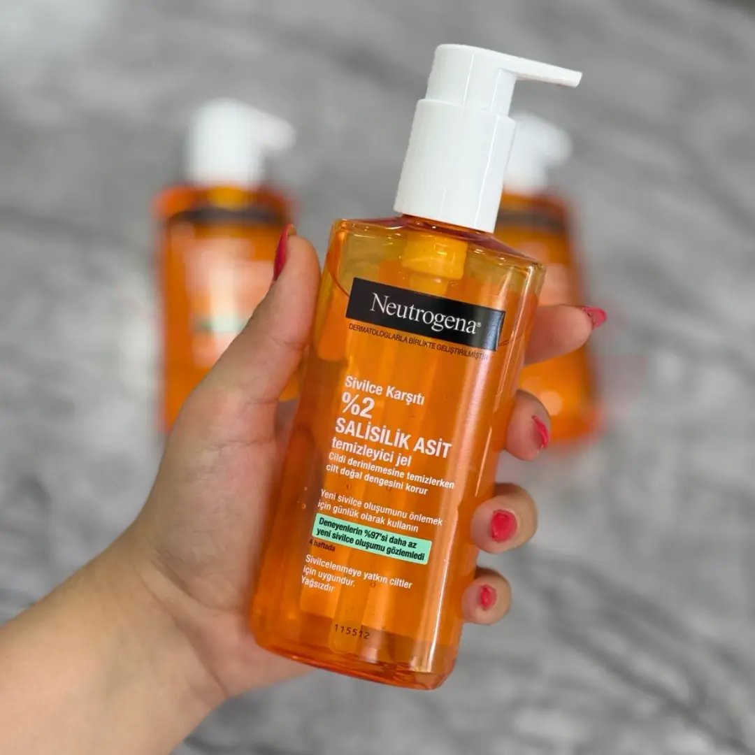 ژل شستشوی ضد جوش نوتروژینا img2 ژل شستشوی ضد جوش نوتروژینا
